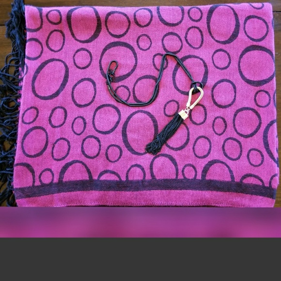 Pink and Black scarf bought in a local boutique - Picture 3 of 3